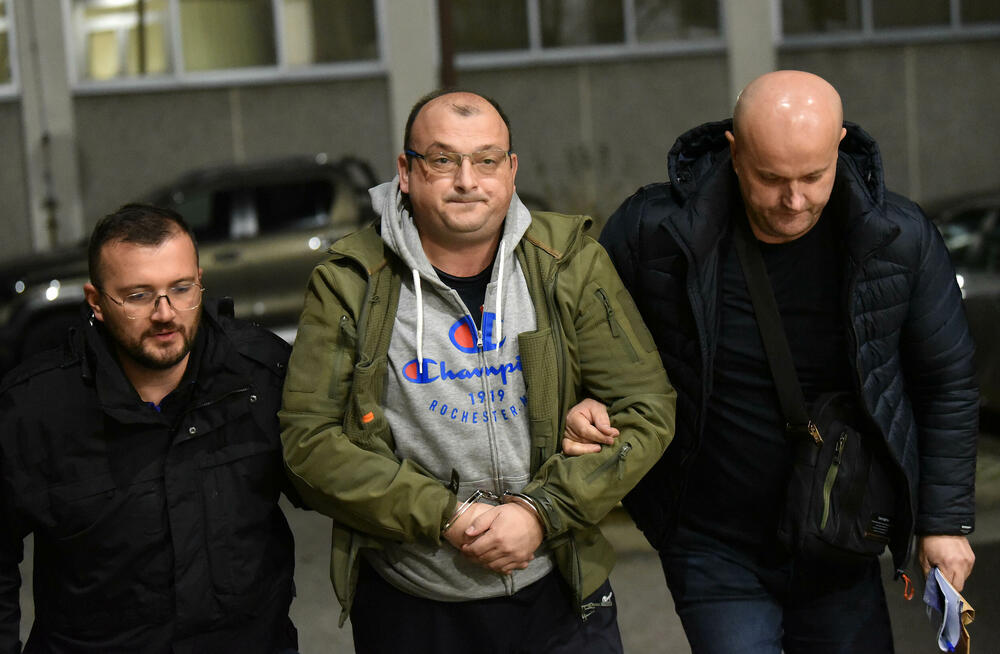 <p>Advokat Zoran Piperović potvrdio da je Mijajlović lišen slobode, nezvanični izvori tvrde da je u pitanju istraga o švercu cigareta</p>
