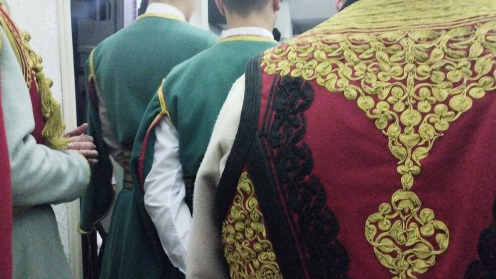 <p>U filmu su, pored izvođenja igara u tradicionalnim nošnjama prikazane svakodnevne aktivnosti članova KUD-a Mijat Mašković, koje se sprovode tokom Etno kampa dr Zlata Manojlović</p>