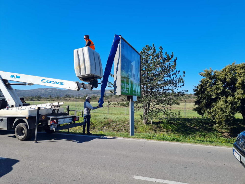 Sa ranije akcije uklanjanja bilborda u Tivtu