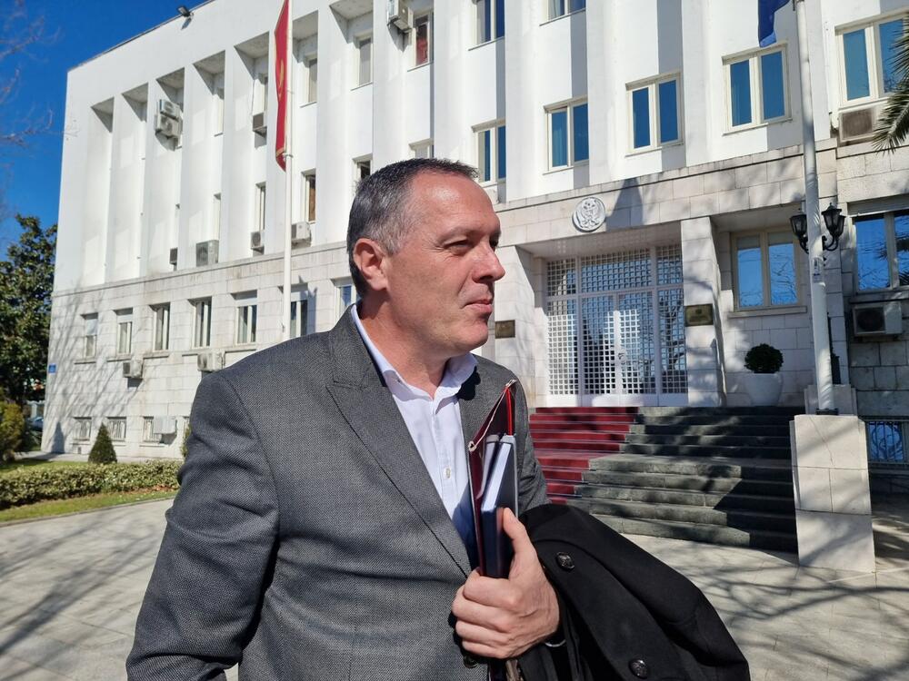 'Vlada se šali sa našom inteligencijom': Radomir Božović