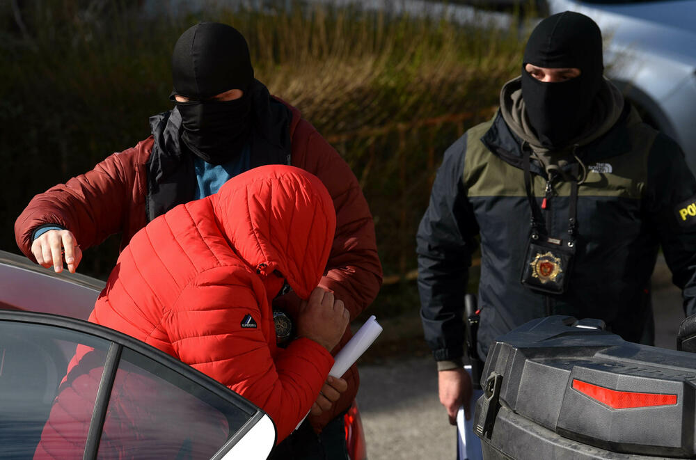 Milana Rogača dovode ispred Specijalnog policijskog odjeljenja