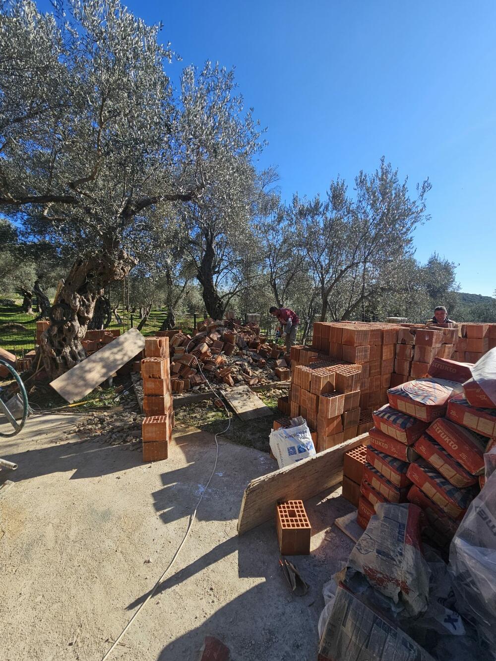 rušenje kućica na obalama Bojane