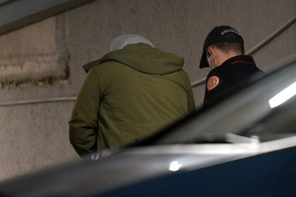 Privođenje jednog od osumnjičenih, Foto: Boris Pejović