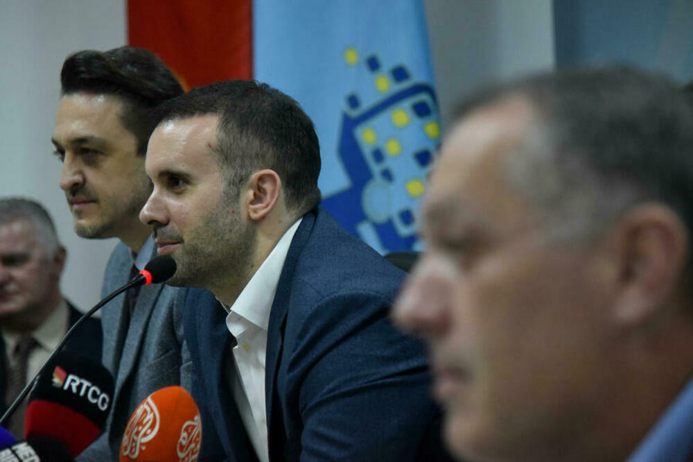 “Zašto ste me glasali”: Spajić na sastanku s prosvjetarima, Foto: Boris Pejović