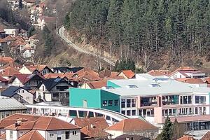 Bijelo Polje: Dječaka udario automobil u blizini škole, prebačen u...