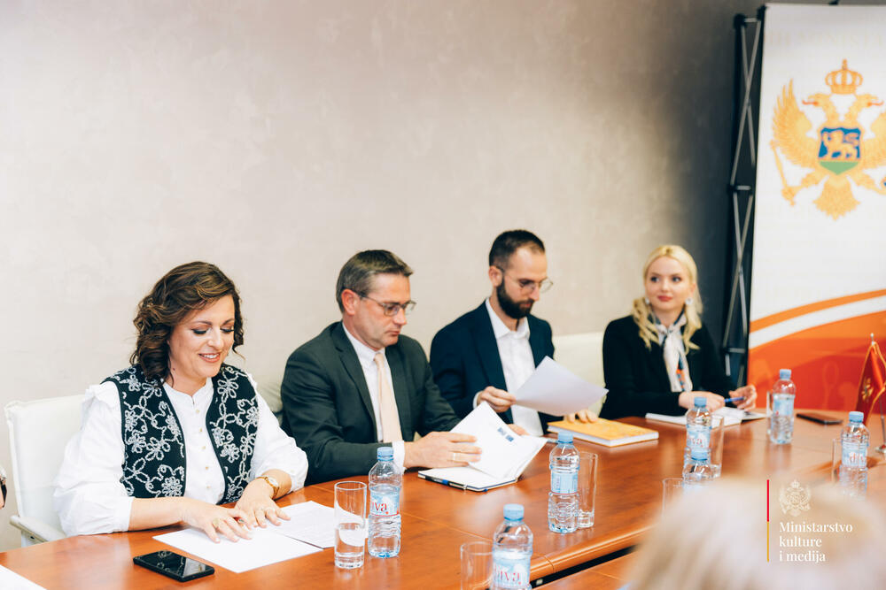 Majkl Miler, Tamara Vujović