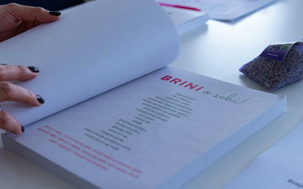 <p>Iz NVO "Brini o sebi" su saopštili da se radionice održavaju jednom sedmično na Institutu za onkolgiju Kliničkog centra Crne Gore, dok se jedan ciklus sastoji od pet radionica</p>