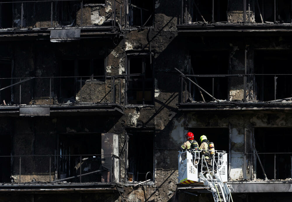 <p>Za sada se ne zna tačan uzrok požara u stambenoj zgradi u kojem je povrijeđeno i 15 ljudi</p>