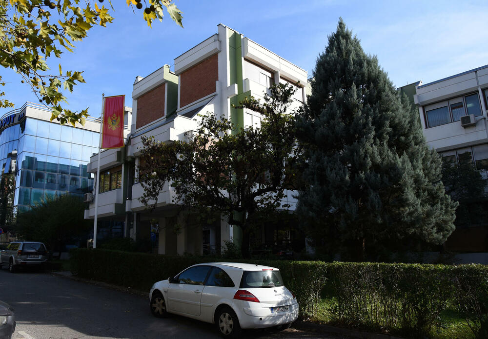 Nema naznaka kad će cigarete biti uklonjene: Uprava carina