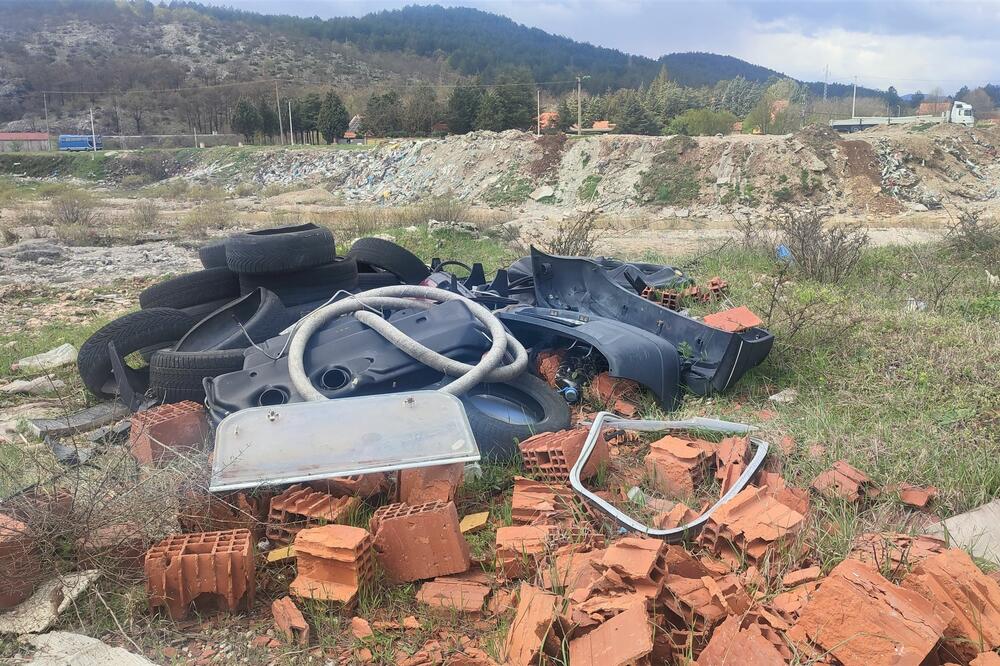 Gračanica zatrpana smećem, Foto: Svetlana Mandić