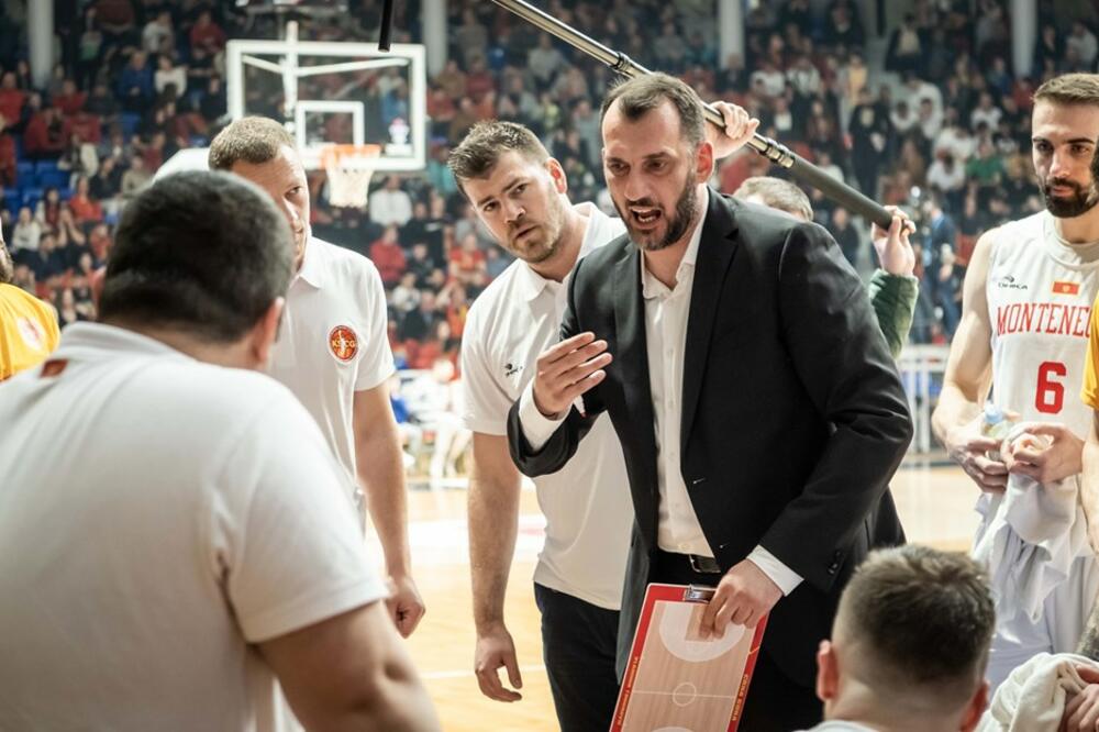 Radović na večerašnjoj utakmici, Foto: FIBA