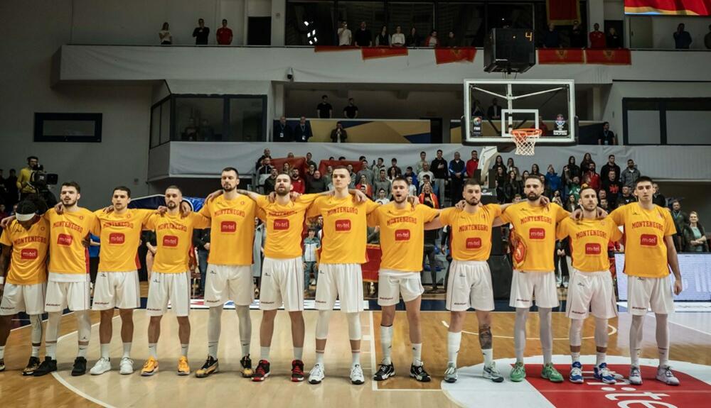 <p>Košarkaška reprezentacija Crne Gore u 2. kolu kvalifikacija za Eurobasket savladala u Podgorici Švedsku - 95:70</p>