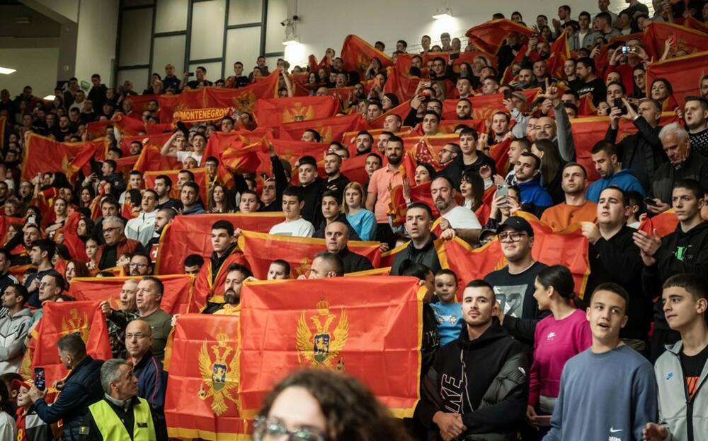 <p>Košarkaška reprezentacija Crne Gore u 2. kolu kvalifikacija za Eurobasket savladala u Podgorici Švedsku - 95:70</p>