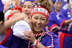 Japan: Prvi put poslije 1.250 godina žene učestvovale u festivalu...