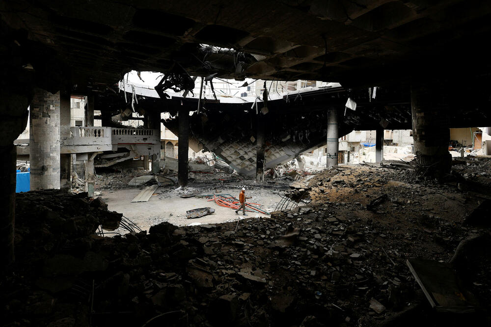 Ostaci džamije uništene u izraelskom napadu na Rafu, Foto: Reuters