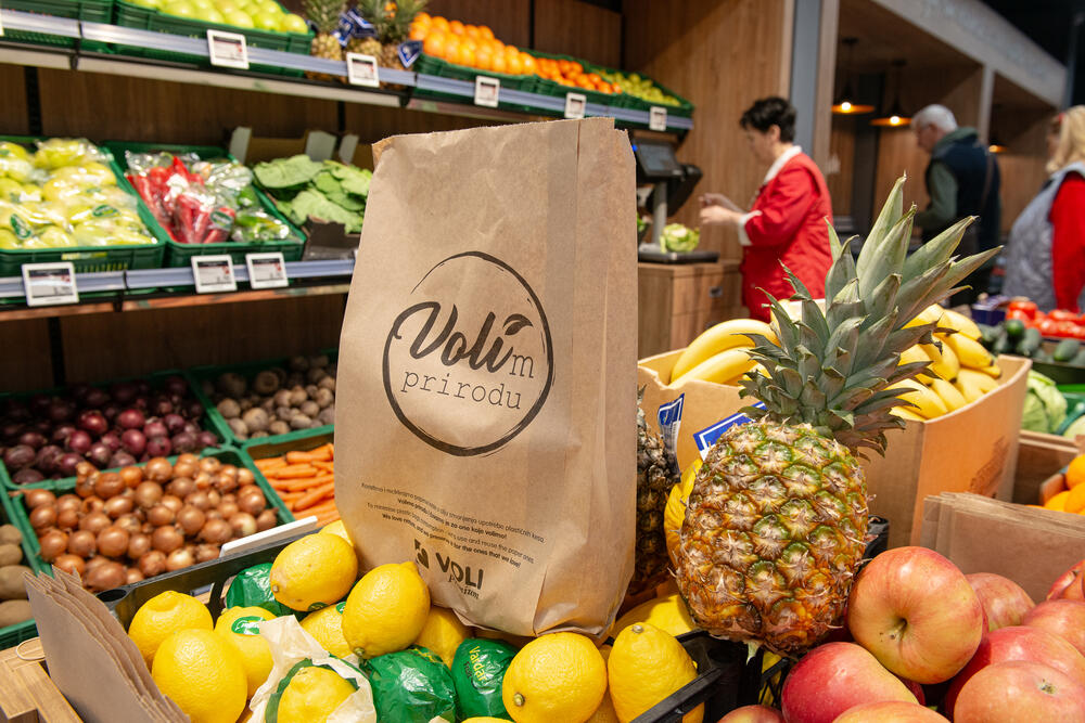 <p>Danas je otvoren u potpunosti renoviran Voli market u Meljinama.</p>