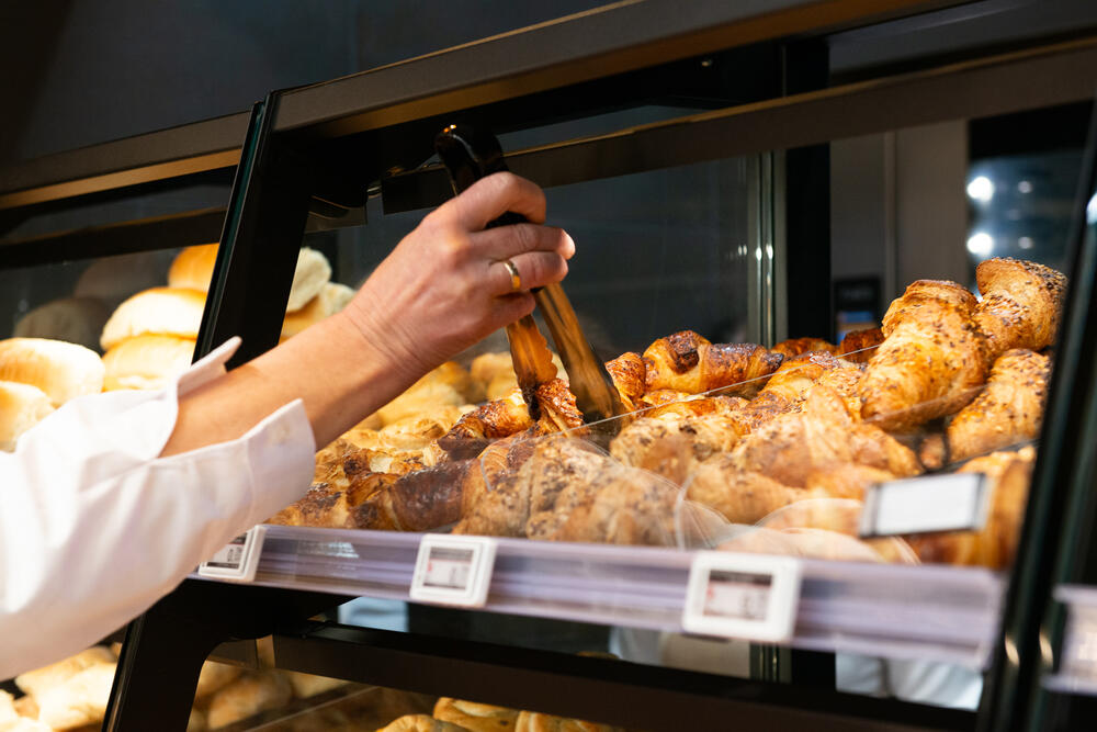 <p>Danas je otvoren u potpunosti renoviran Voli market u Meljinama.</p>