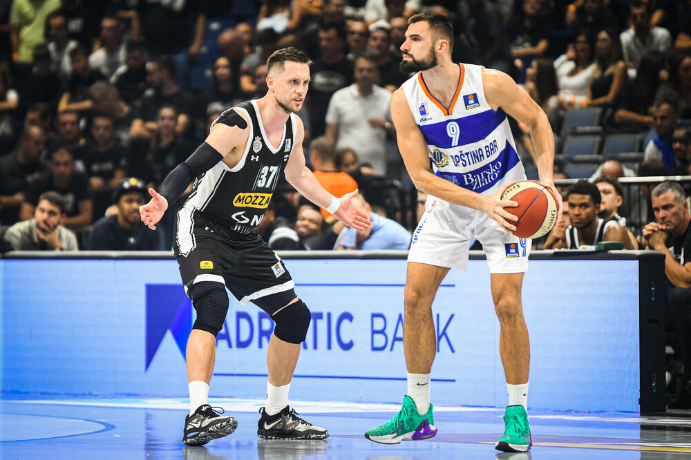 Milić Starovlah u duelu sa Ponitkom iz Partizana, Foto: ABA Liga/Dragana Stjepanović