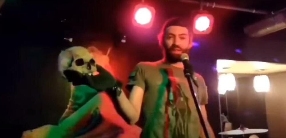 Mangušev u ruci navodno drži lobanju ukrajinskog vojnika