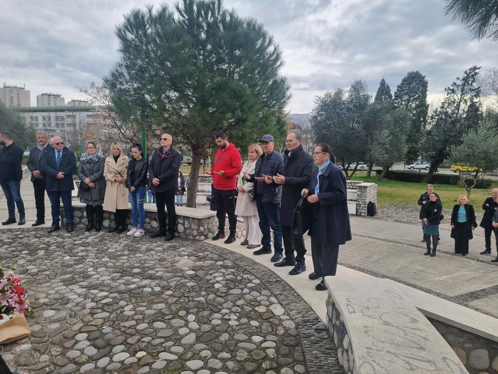 <p>"Želimo da Crna Gora smogne snage da obezbijedi pomoć porodicama ili doživotno starateljstvo", kazao je predsjednik Bošnjačkog savjeta</p>