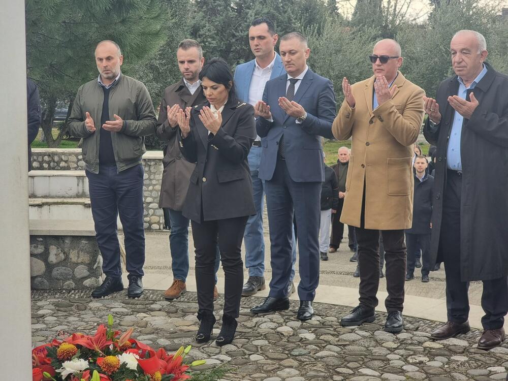 <p>"Želimo da Crna Gora smogne snage da obezbijedi pomoć porodicama ili doživotno starateljstvo", kazao je predsjednik Bošnjačkog savjeta</p>