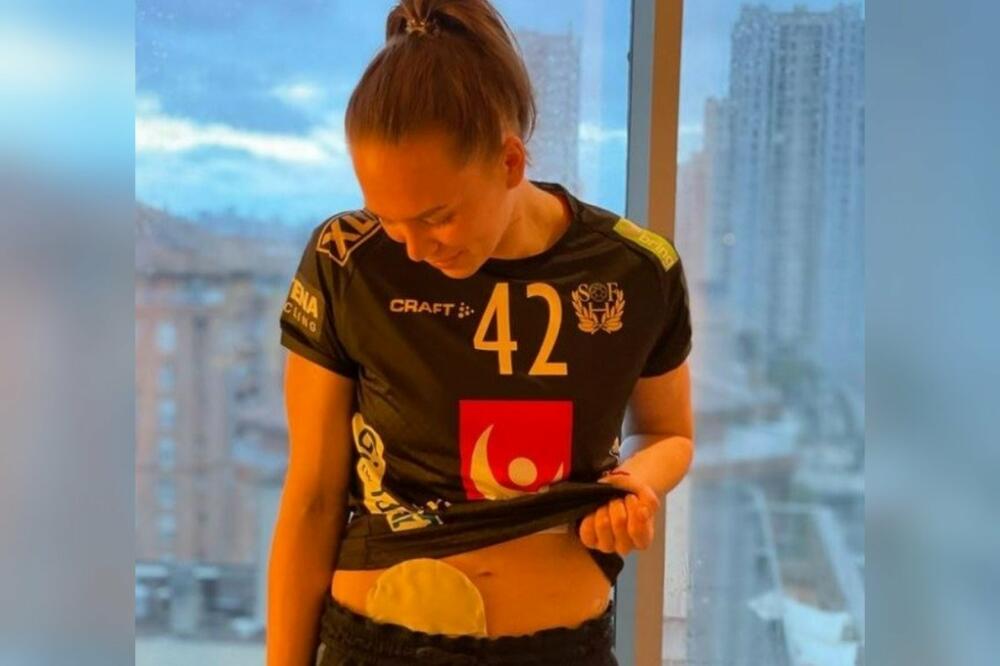 Dženi Karslon, Foto: Athletewithstoma (Instgram)