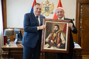 Knežević presented Dodik with a picture of Njegoš: "Nastešica is...