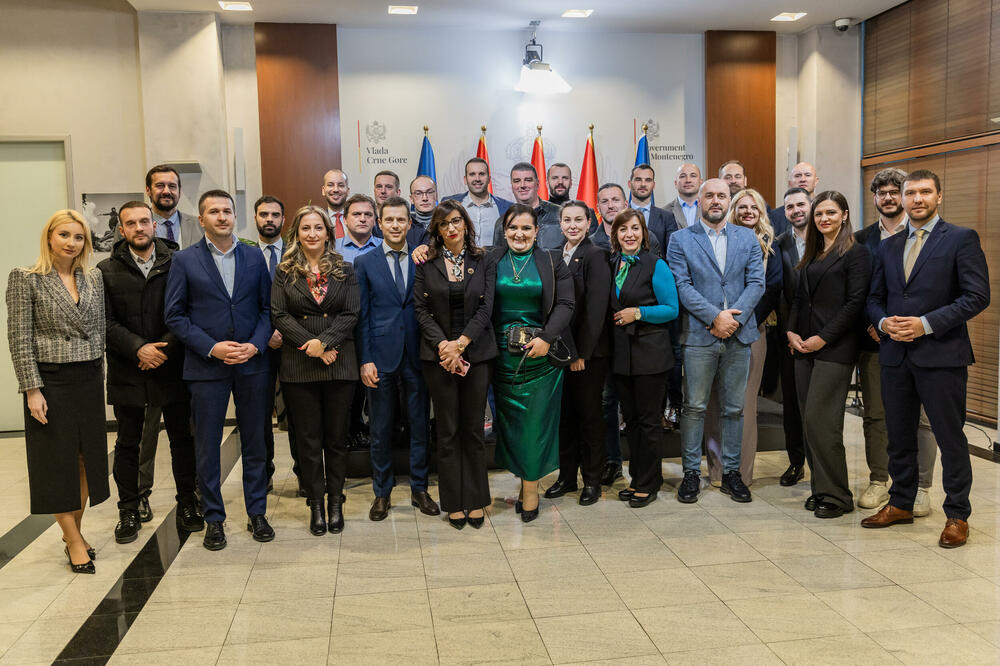 Spajić i ministri sa poslanicima PES-a u Vladi, Foto: Vlada Crne Gore