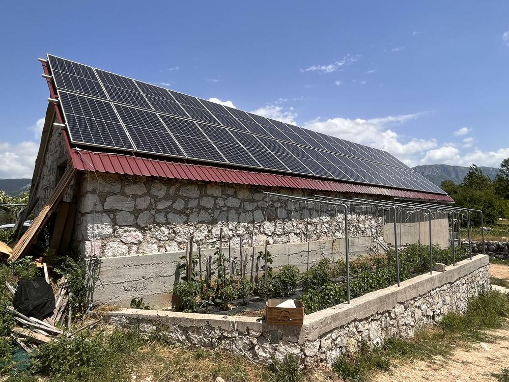 <p>Predstavljeni rezultati studije "Mapiranje potencijala solara i vjetra na teritoriji opštine Nikšić", čiju izradu su predvodile organizacije Eko-tim i "The Nature Conservancy" u saradnji sa Opštinom Nikšić</p>