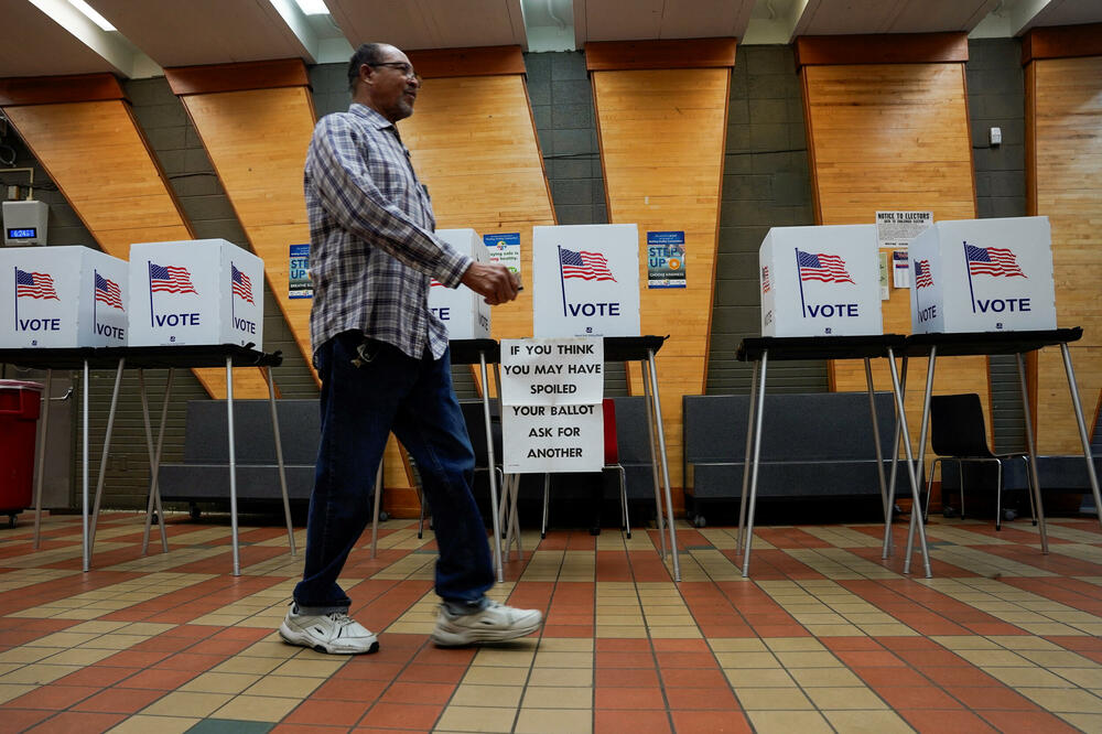 Sa jednog glasačkog mjesta u Mičigenu, Foto: Reuters