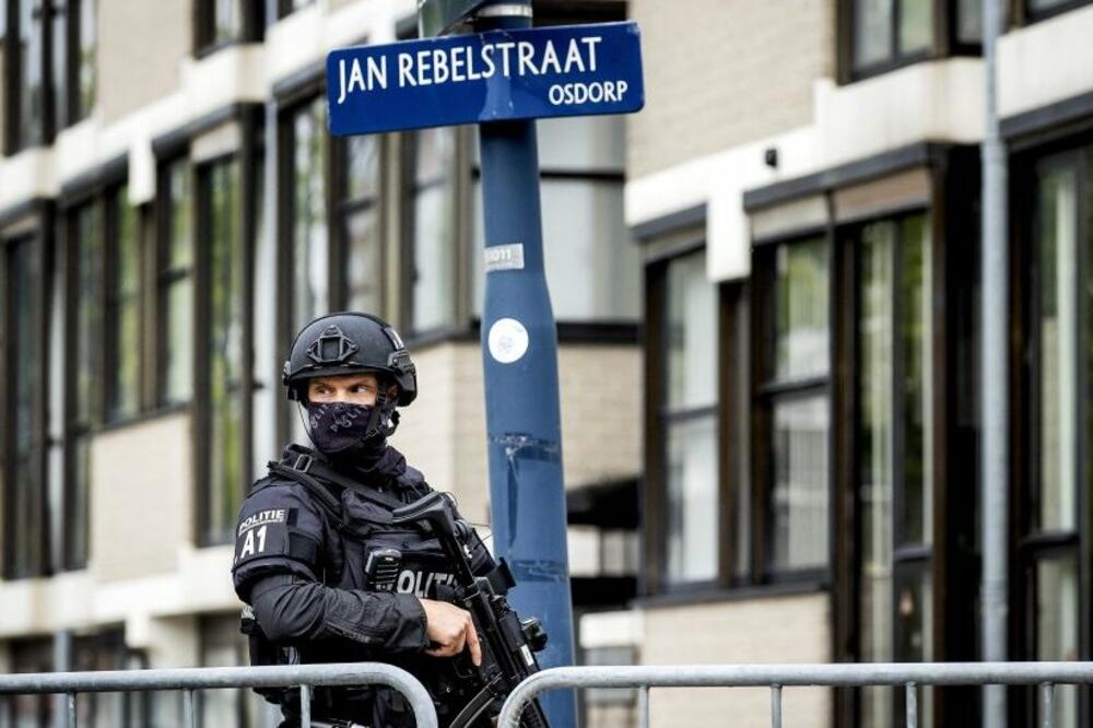 Naoružana policija ispred maksimalno obezbjeđene sudnice zvane "Bunker" u Amsterdamu, Foto: Getty Images