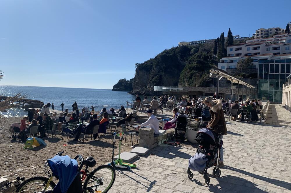 Ugostitelji posluju bez ugovora, Foto: Vuk Lajović