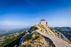 Boje jutra: Kako se odnosimo prema Njegoševom liku i djelu?