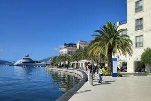 It is not known what the condition of the sea coast in Tivat is