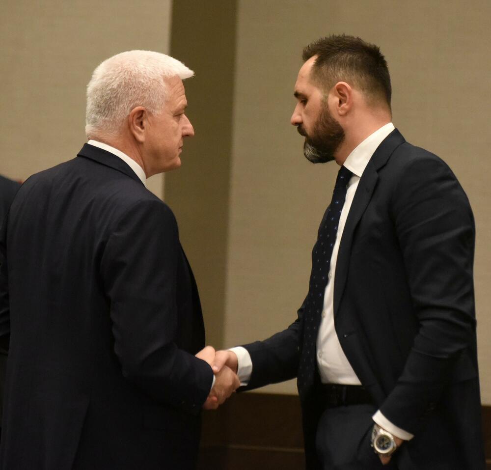 Prijava je podnijeta protiv rukovodstva ministarstva  na čijem čelu su tada bili Radulović i Marković