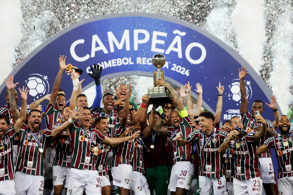 Fudbaleri Fluminensea sa peharom Rekopa Sudamerikane, Foto: Reuters
