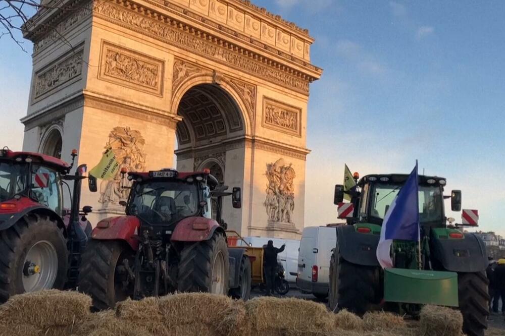 Protest farmera ispred Trijumfalne kapije: Pariz, Foto: Printscreen YouTube