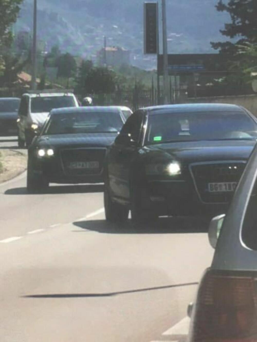 Zaustavljali Vukotića, pa slali fotografije