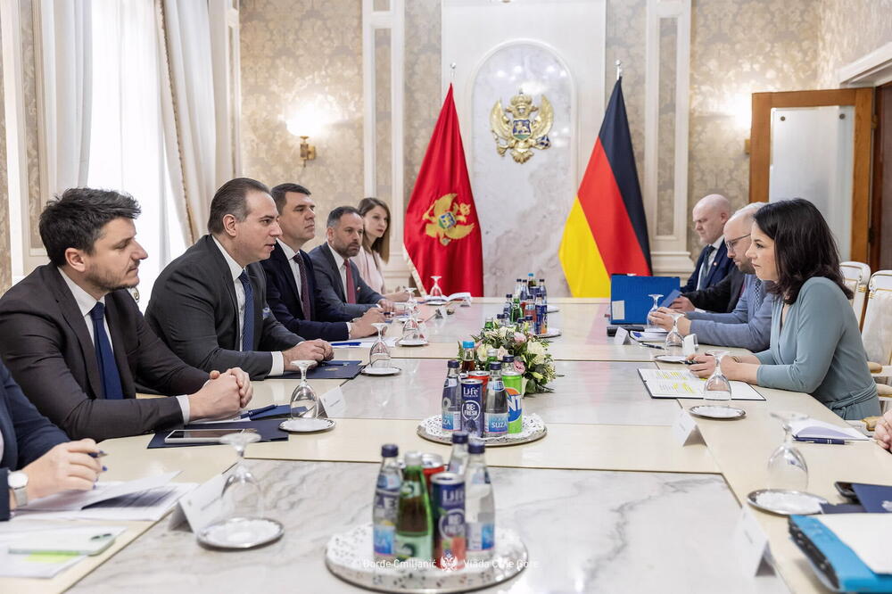 Sa sastanka, Foto: MVP