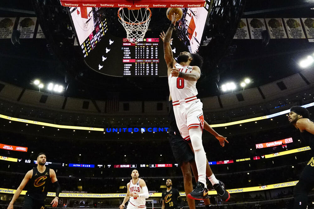 Kobi Vajt i Nikola Vučević na jednom od ranijih mečeva Bulsa ove sezone, Foto: Reuters