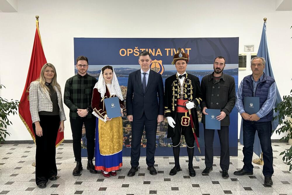 Sa potpisivanja ugovora, Foto: Opština Tivat