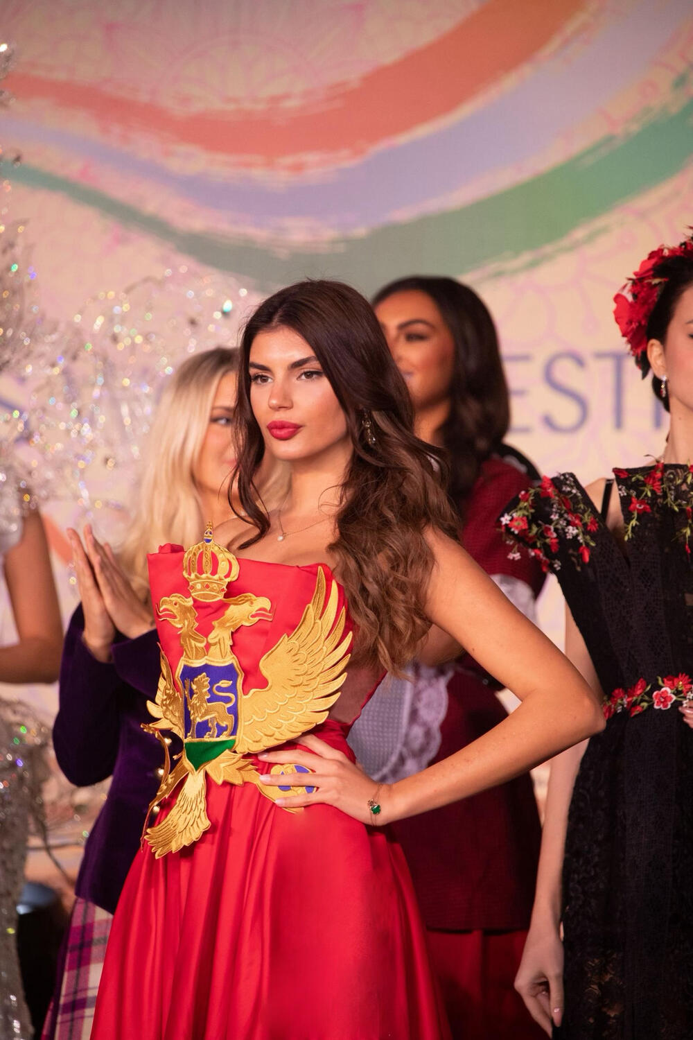 <p>Naša najljepša Crnogorka trenutno se nalazi u Mumbaiu gdje su misicama priredili doček iz bajke, te tvrdi kako se finale takmičenja bliži da je i napetost među kandidatkinjama veća</p>