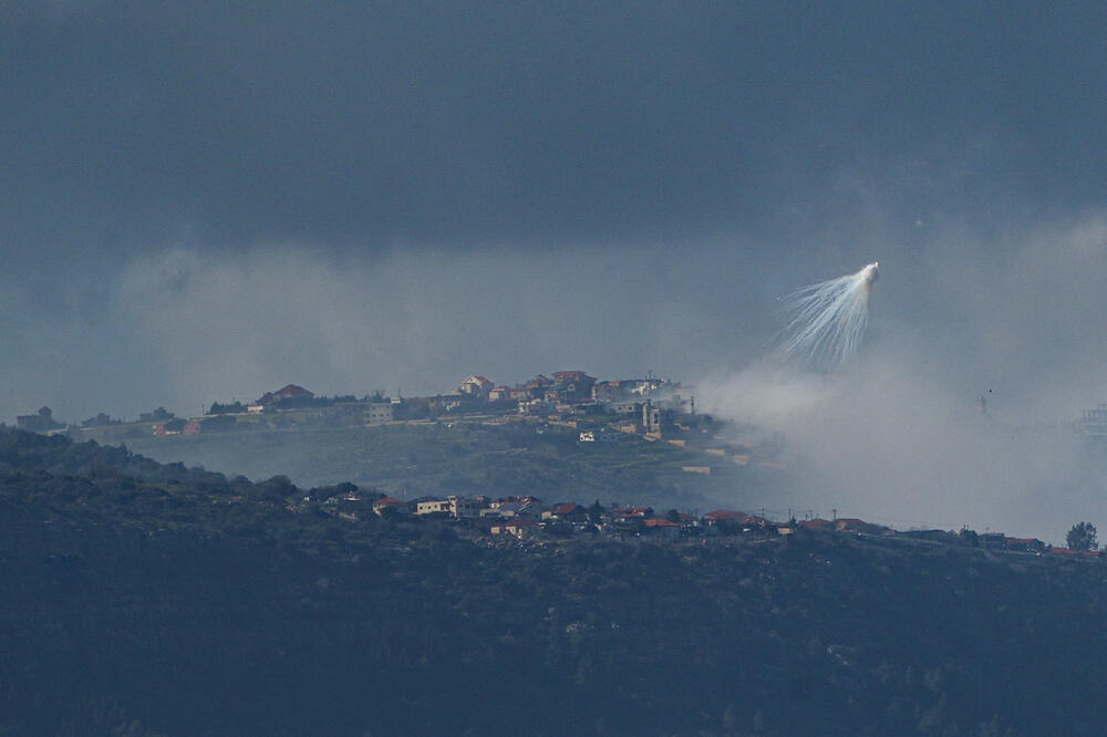 Izraelska vojska koristi bijeli fosfor za stvaranje dimne zavese u Libanu: Detalj sa granice Izraela sa Libanom, jučerašnja fotografija, Foto: Reuters