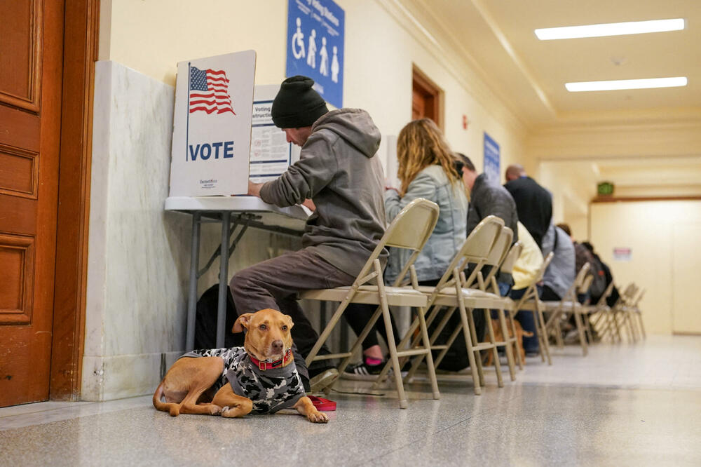 Sa jednog glasačkog mjesta u San Francisku, Foto: Reuters