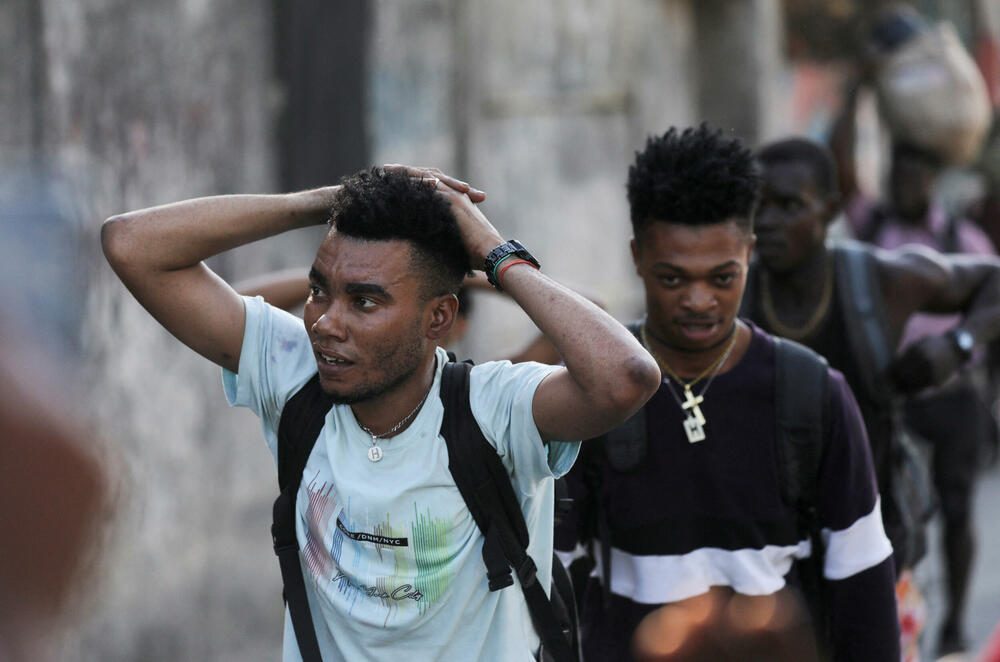 <p>Avion Arijela Henrija bio je primoran da se preusmjeri na Portoriko - američku teritoriju - nakon što mu je odbijen ulazak na Haiti i Dominikansku Republiku, javili su lokalni novinski sajtovi</p>