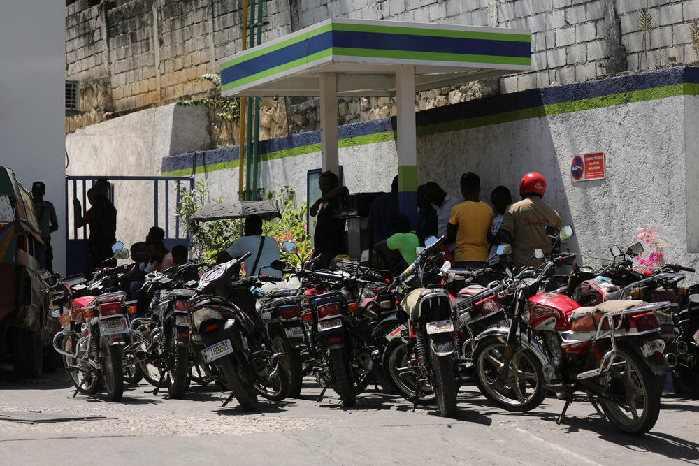 <p>Avion Arijela Henrija bio je primoran da se preusmjeri na Portoriko - američku teritoriju - nakon što mu je odbijen ulazak na Haiti i Dominikansku Republiku, javili su lokalni novinski sajtovi</p>