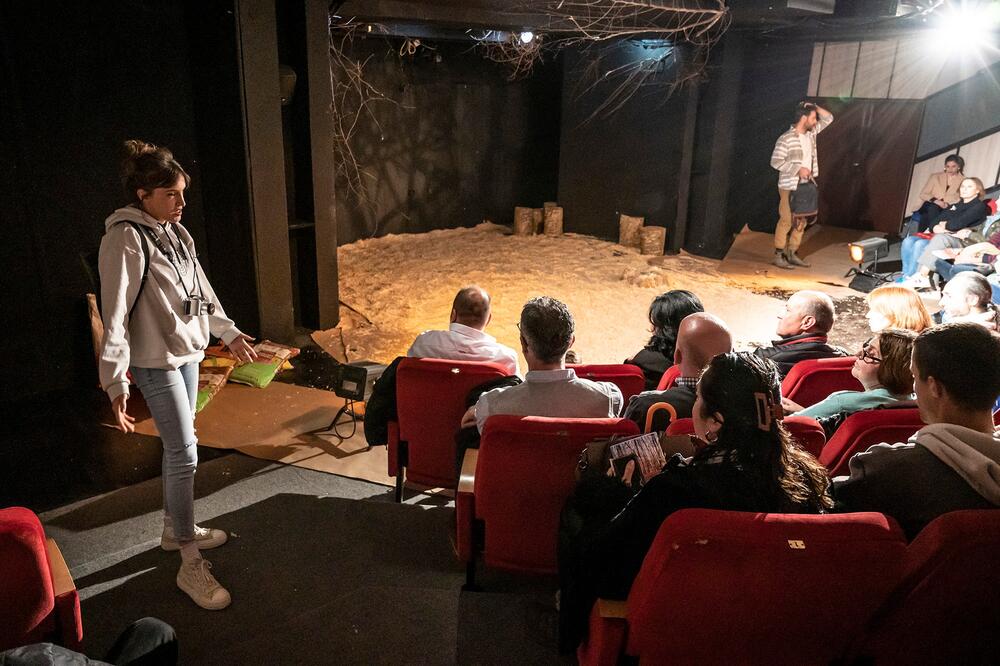 Sa premijernog izvođenja