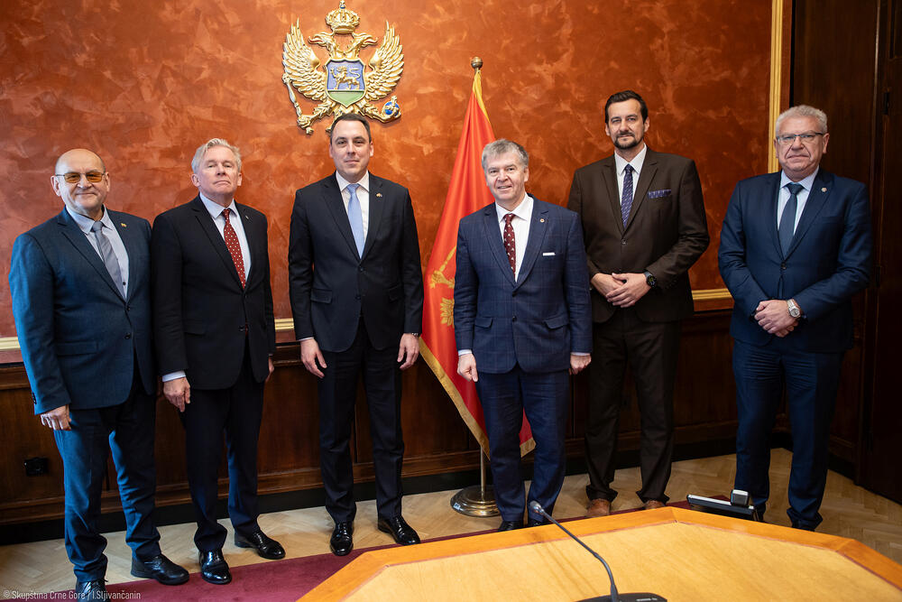 <p>Predsjednik Odbora za evropske integracije Ivan Vuković i zamjenik predsjednika Odbora, Jovan Subotić, sastali su se sa delegacijom Grupe za međuparlamentarnu saradnju sa zemljama Zapadnog Balkana Parlamenta Litvanije, koju je predvodio predsjednik Interparlamentarne grupe, Valdas Rakutis</p>