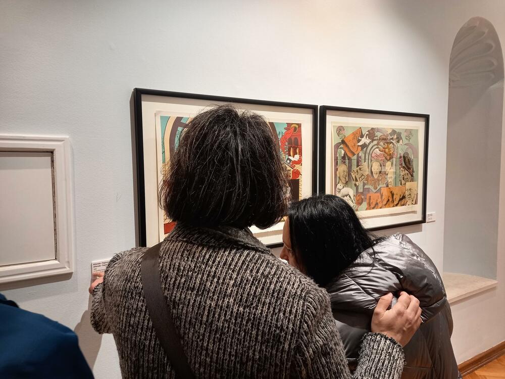 <p>Izložba koja donosi presjek stvaralaštva velikog umjetnika sa Islanda Erróa otvorena je u utorak veče u Podgorici, u saradnji MSUCG i Muzeja umjetnosti iz Rejkjavika</p>