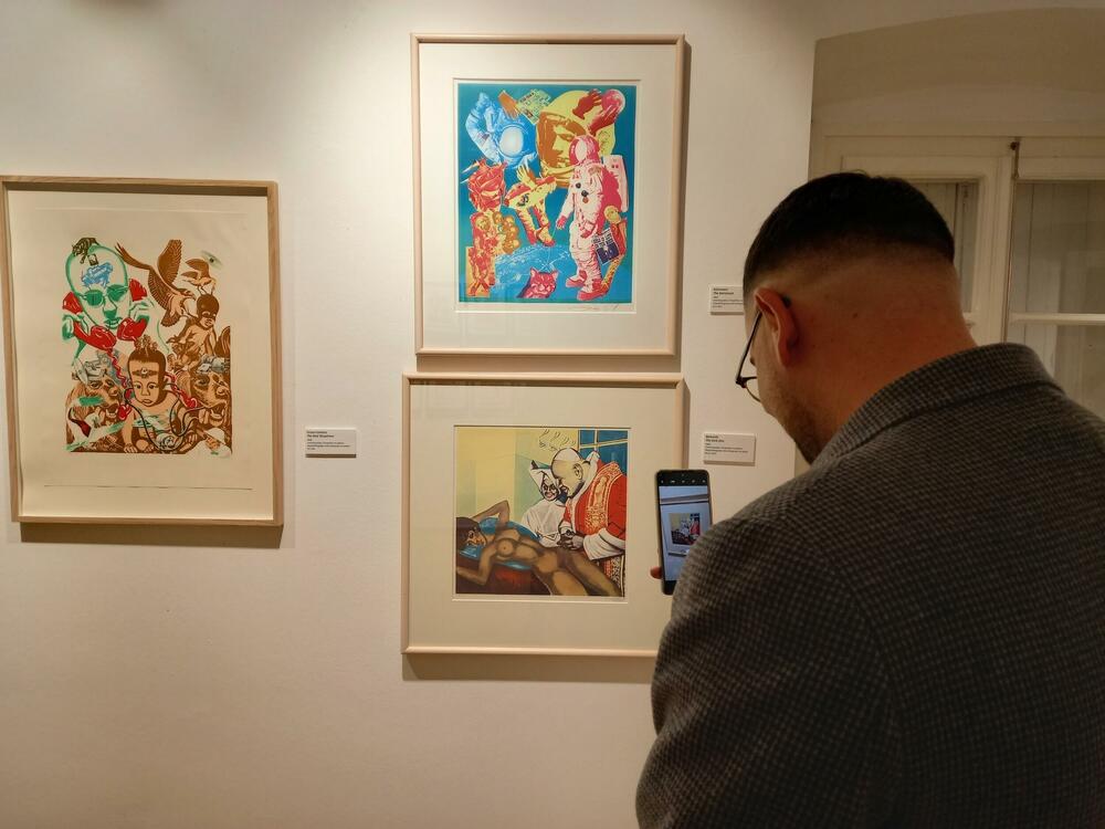 <p>Izložba koja donosi presjek stvaralaštva velikog umjetnika sa Islanda Erróa otvorena je u utorak veče u Podgorici, u saradnji MSUCG i Muzeja umjetnosti iz Rejkjavika</p>